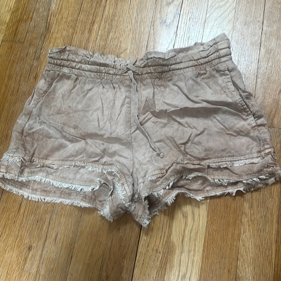 BELLA Dahl Women’s Tan Shorts Size M - Picture 1 of 3